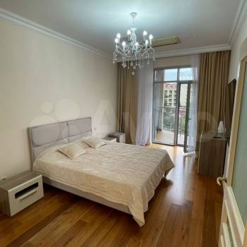 Продается 1-комнатная квартира, 82 м²