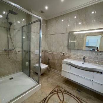 Продается 1-комнатная квартира, 82 м²