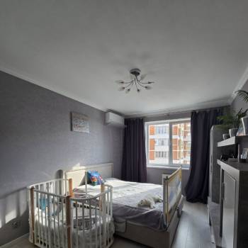 Продается 1-комнатная квартира, 42 м²