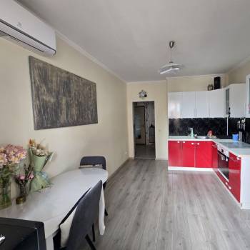 Продается 1-комнатная квартира, 42 м²