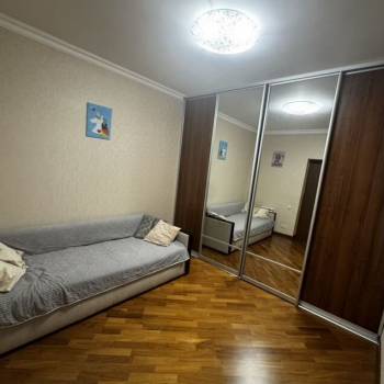 Продается 1-комнатная квартира, 67 м²