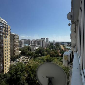 Продается 1-комнатная квартира, 67 м²