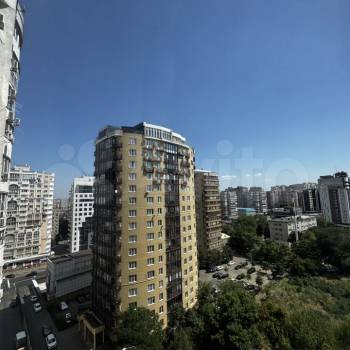 Продается 1-комнатная квартира, 67 м²