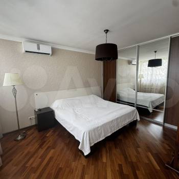 Продается 1-комнатная квартира, 67 м²