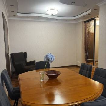 Продается 1-комнатная квартира, 67 м²