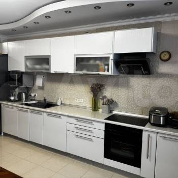 Продается 1-комнатная квартира, 67 м²