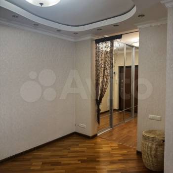 Продается 1-комнатная квартира, 67 м²