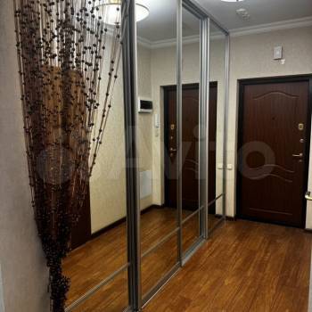 Продается 1-комнатная квартира, 67 м²