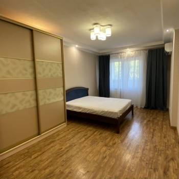 Продается 1-комнатная квартира, 57 м²