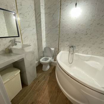 Продается 1-комнатная квартира, 57 м²