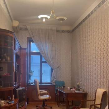 Продается Многокомнатная квартира, 250 м²