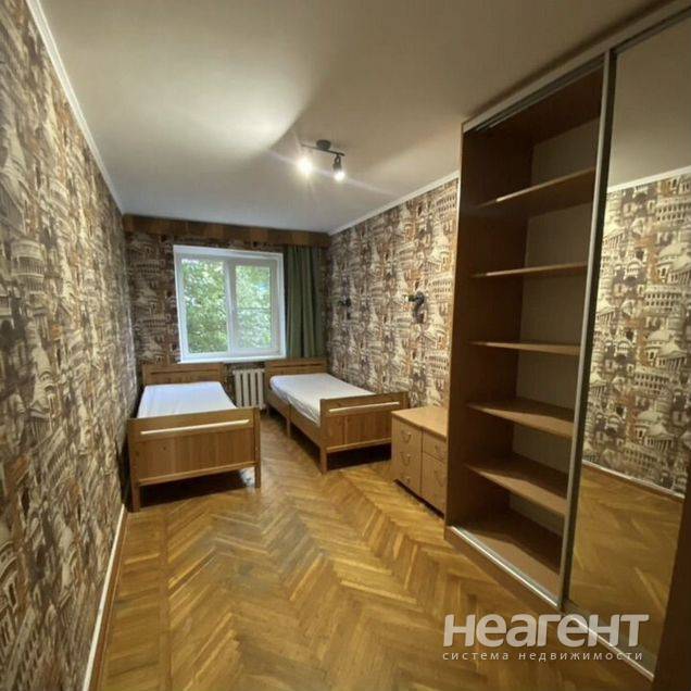 Продам 3-х комн. квартиру, ул. Коммунаров