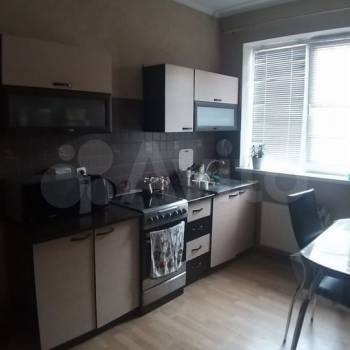 Продается 1-комнатная квартира, 37 м²