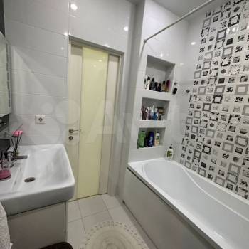 Продается 1-комнатная квартира, 48 м²