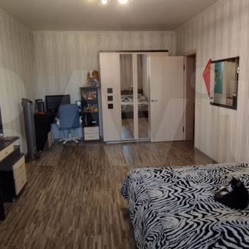 Продается 1-комнатная квартира, 63 м²