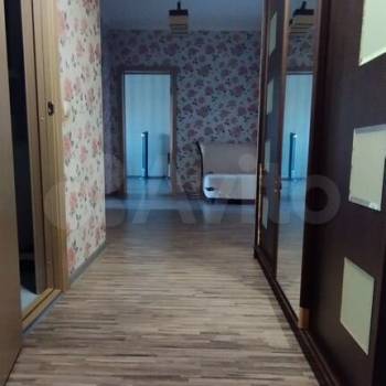 Продается 1-комнатная квартира, 63 м²