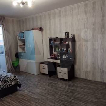 Продается 1-комнатная квартира, 63 м²