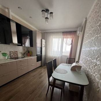 Продается 1-комнатная квартира, 43 м²