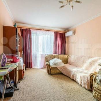 Продается 1-комнатная квартира, 42 м²