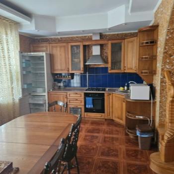 Продается Дом, 244 м²