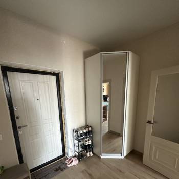 Продается 1-комнатная квартира, 42 м²