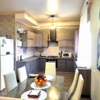 Продается Многокомнатная квартира, 240 м²