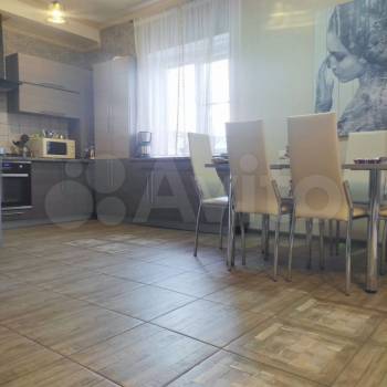 Продается Многокомнатная квартира, 240 м²