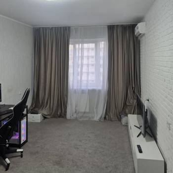 Продается 1-комнатная квартира, 35 м²