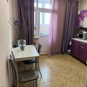 Продается 1-комнатная квартира, 37 м²