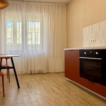 Продается 1-комнатная квартира, 38 м²