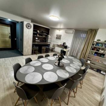 Продается 3-х комнатная квартира, 132 м²