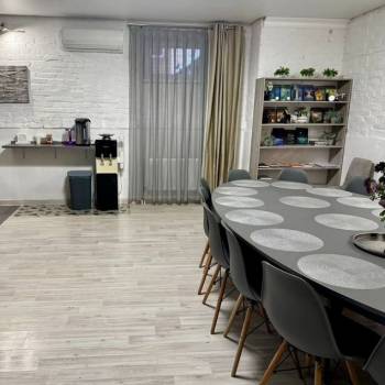 Продается 3-х комнатная квартира, 132 м²