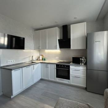 Продается 1-комнатная квартира, 42 м²