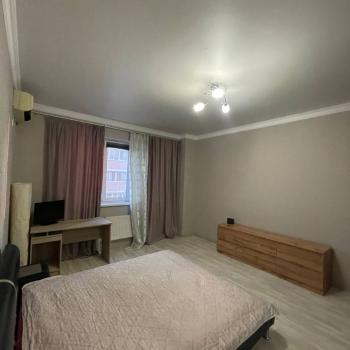 Сдается 1-комнатная квартира, 55 м²