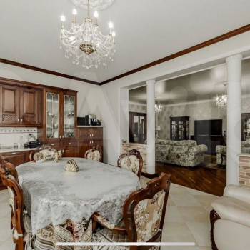 Продается Дом, 180 м²