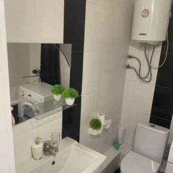 Продается 1-комнатная квартира, 42 м²