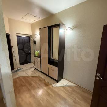 Продается 1-комнатная квартира, 60 м²