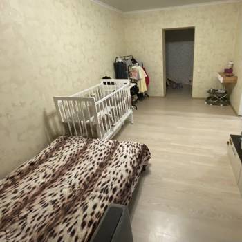 Продается 1-комнатная квартира, 42 м²