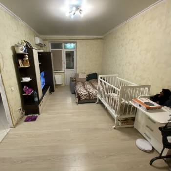 Продается 1-комнатная квартира, 42 м²