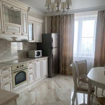 Сдается Многокомнатная квартира, 100 м²