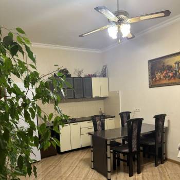 Сдается 1-комнатная квартира, 64 м²