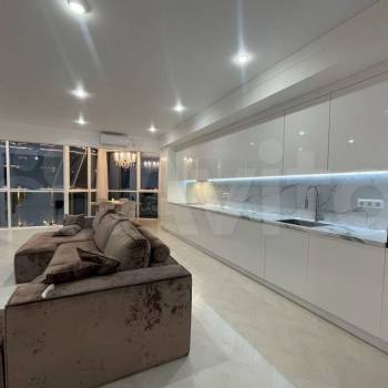 Продается 1-комнатная квартира, 60 м²