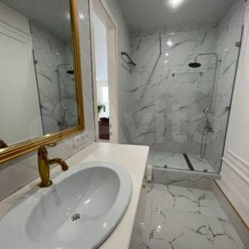 Продается 1-комнатная квартира, 60 м²