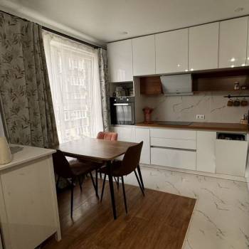 Продается 1-комнатная квартира, 50,5 м²