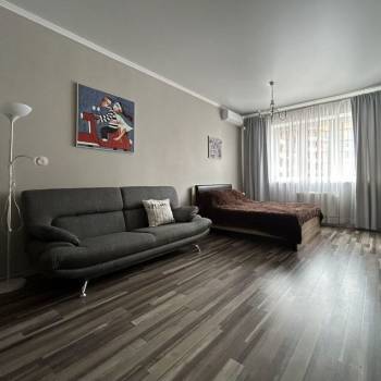 Сдается 1-комнатная квартира, 55 м²