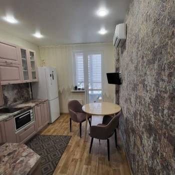 Продается 1-комнатная квартира, 35 м²