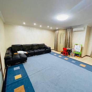 Продается Многокомнатная квартира, 175 м²