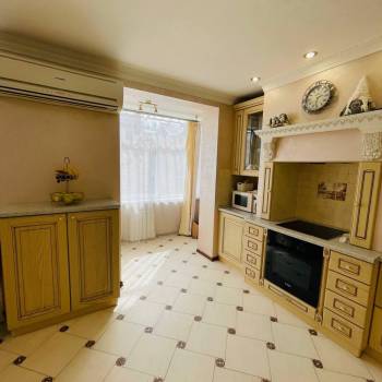 Продается Многокомнатная квартира, 175 м²