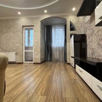 Сдается 2-х комнатная квартира, 76 м²