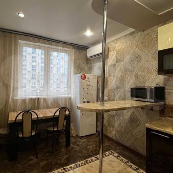 Сдается 2-х комнатная квартира, 76 м²